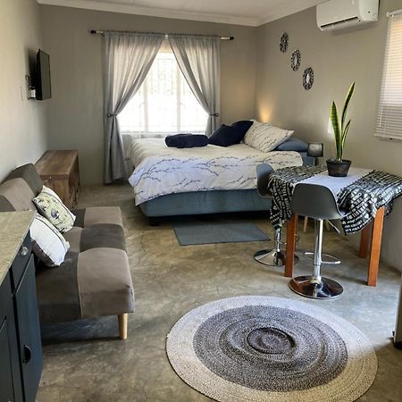 Stellies Accommodation - Room 1 Keetmanshoop Exterior foto