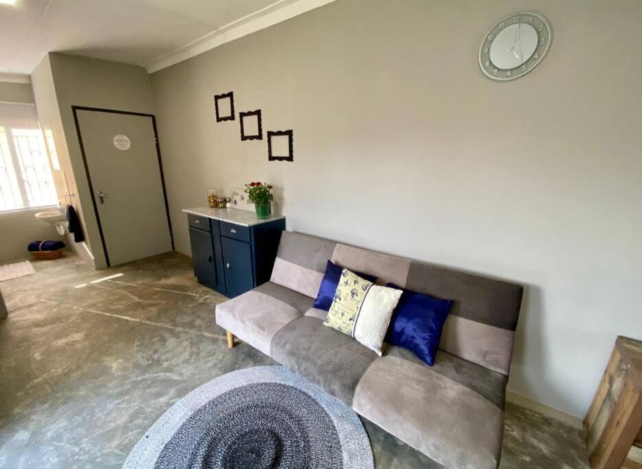 Stellies Accommodation - Room 1 Keetmanshoop Exterior foto